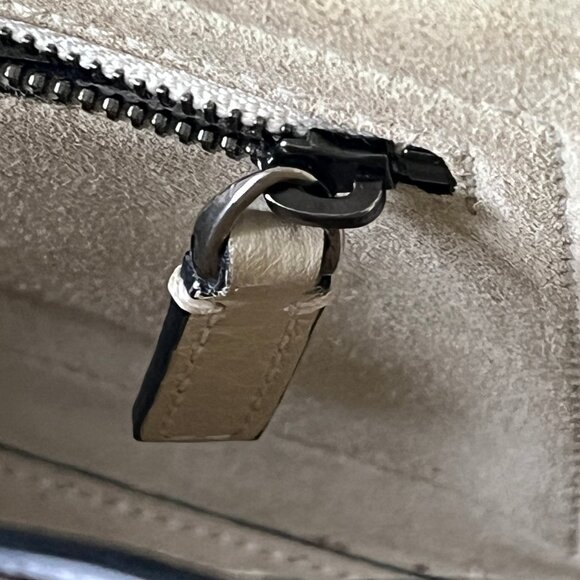 Valentino Garavani Rockstud grainy calfskin crossbody bag Light Ivory - Picture 10 of 14